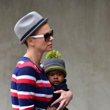 Charlize Theron et son fils Jackson après un rdv chez le pédiatre à Los Angeles, le 11 juin 2012.