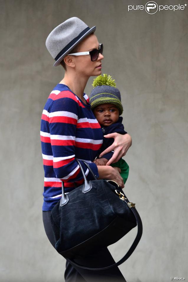 Charlize Theron et son fils Jackson après un rdv chez le pédiatre à Los Angeles, le 11 juin 2012.