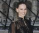 Hilary Swank lors du défilé Croisière 2013 de Salvatore Ferragamo à la Galerie Denon au Louvre. Paris, le 12 juin 2012.