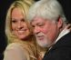 Pamela Anderson rencontre Paul Watson à Francfort en Allemagne, le 13 juin 2012