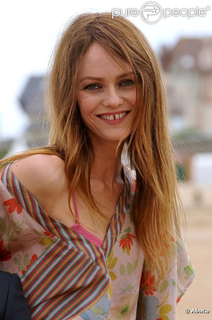 Vanessa Paradis lors du photocall du film Je me suis fait tout petit, au festival du film romantique de Cabourg, le 16 juin 2012