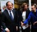 Le président François Hollande et Valérie Trierweiler lors de la vente aux enchères exceptionnelle des toiles de Florence Cassez, à Paris, le 16 juin 2012.