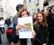 Melissa Theuriau et Valérie Trierweiler lors de la vente aux enchères exceptionnelle des toiles de Florence Cassez, à Paris, le 16 juin 2012.