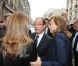 François Hollande et Valérie Trierweiler lors de la vente aux enchères exceptionnelle des toiles de Florence Cassez, à Paris, le 16 juin 2012.