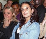 Valérie Damidot, Omar et Hélène Sy lors de la vente aux enchères des toiles de Florence Cassez, à Paris, le 16 juin 2012.