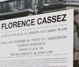 Vente aux enchères des toiles de Florence Cassez, à Paris, le 16 juin 2012.