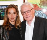 Melissa et Bernard Cassez lors de la vente aux enchères des toiles de Florence Cassez, à Paris, le 16 juin 2012.