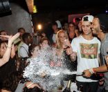 Daniel ( Secret Story 6) offre une douche de champagne au Duplex, discothèque parisienne, le mardi 19 juin 2012.
