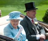 Elizabeth II : Souriante et colorée avec ses enfants sous le soleil d'Ascot