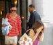 Réveil apparemment difficile pour Suri Cruise qui s'apprête à aller faire du shopping avec sa maman Katie Holmes. New York le 22 juin 2012.