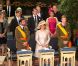  Le prince Guillaume, la grande-duchesse Maria Teresa et le grand-duc Henri, derrière eux la princesse Tessy, le prince Louis, le prince Felix et la princesse Alexandra en la cathédrale Notre-Dame de Luxembourg. 
 La famille grand-ducale de Luxembourg s'est rassemblée pour le Te Deum en la cathédrale Notre-Dame et la parade militaire de la Fête nationale, le 23 juin 2012. 