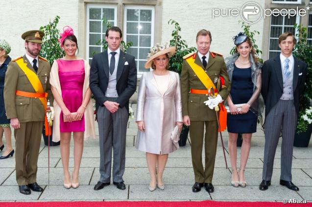 En vidéo, reportage sur la Fête nationale du Luxembourg, le 23 juin 2012, avec la participation du grand-duc Henri, de son épouse la grande-duchesse Maria Teresa et leurs enfants les princes Guillaume, Felix et Louis (avec sa femme la princesse Tessy), et la princesse Alexandra.