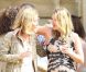 Kate Moss et Lucie de La Falaise au mariage de Jade Jagger au Aynhoe Park Hotel à Banbury, le 30 juin 2012.
