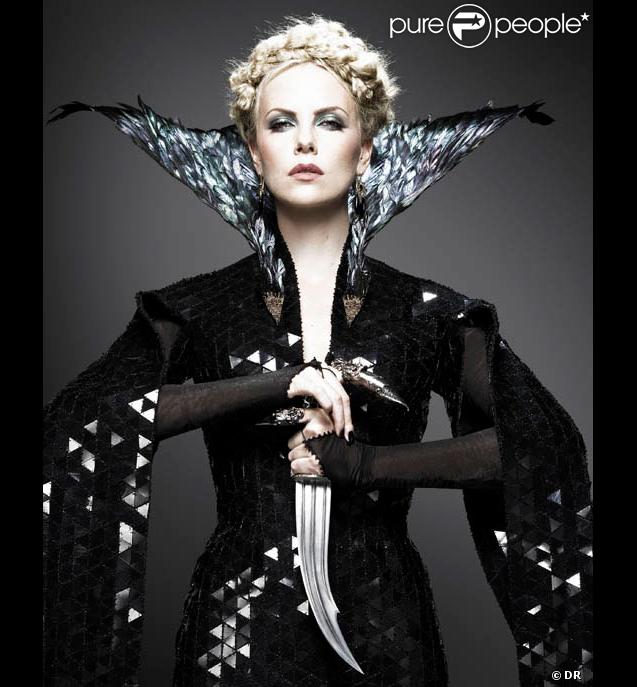 Charlize Theron dans  Blanche-Neige et le chasseur.