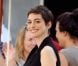 Anne Hathaway lorsque Christopher Nolan laisse ses empreintes au Grauman's Chinese Theater à Hollywood à Los Angeles le samedi 7 juillet 2012