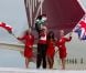 Richard Branson débarque à Cancun le 7 juillet 2012 avec Alexandra Burk pour célébrer l'ouverture d'une nouvelle ligne entre Londres et Cancun
