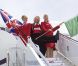 Richard Branson débarque à Cancun le 7 juillet 2012 avec Alexandra Burk pour célébrer l'ouverture d'une nouvelle ligne entre Londres et Cancun