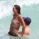 Kellan Lutz et Sharni Vinson : Deux amoureux portés par les vagues de Miami