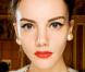 Plus chic, plus classique aussi, le regard ourlé de noir assorti d'une bouche bien rouge. Résolument rétro.