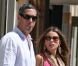  Sofia Vergara et son compagnon Nick Loeb : les amoureux profitent du beau temps à Paris pour flaner rue Saint Honoré le 17 juillet 2012 