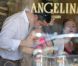  Sofia Vergara et son compagnon Nick Loeb profitent du beau temps à Paris pour flaner rue Saint Honoré le 17 juillet 2012 