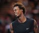 Gaël Monfils (photo : en janvier 2012 à l'Open d'Australie) s'est résolu à déclarer forfait pour les Jeux olympiques de Londres, le 20 juillet 2012, insuffisamment remis de sa blessure au genou droit.