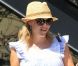 Reese Witherspoon sort d'un salon de manucure à Los Angeles, le 20 juillet 2012.