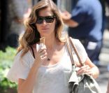Gisele Bündchen lors d'une balade à New York à la mi-juin 2012