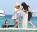  Zahia Dehar : l'ex-Scandaleuse arrive sur la plage du Club 55 à Saint-Tropez le 26 juillet 2012 