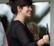 Lily Allen, dévoilant les premières rondeurs de sa grossesse, inaugure un club de cricket près de Londres le 8 juillet 2012