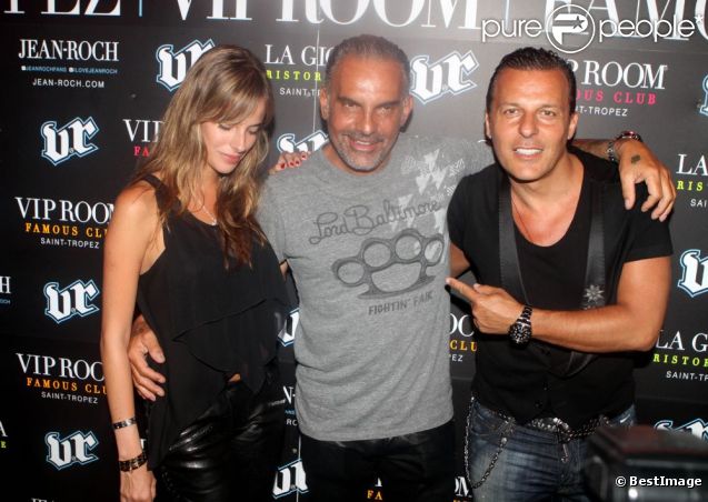 Christian Audigier en grande forme au VIP Room de Jean-Roch, le samedi 28 juillet 2012. Le styliste, d'humeur partageuse, a acheté 500 bouteilles de champagne pour les offrir aux clubbers !