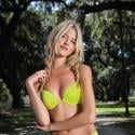 Martha Hunt : Promenade champêtre très sexy avec l'envoûtant mannequin