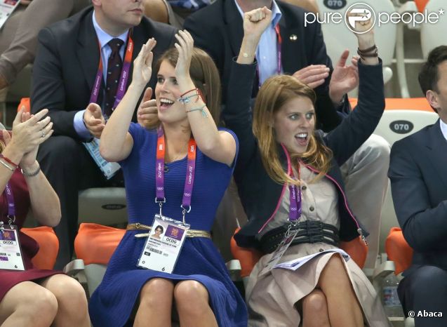 Les princesses Eugenie et Beatrice d'York ont explosé de joie pour la médaille de bronze de Rebecca Adlington sur 400 m nage libre, à l'Aquatics Centre de Londres le 29 juillet 2012.
