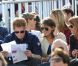 Les princesses Eugenie et Beatrice d'York avec le prince Harry le 30 juillet 2012 à Greenwich Park pour l'épreuve de cross dans laquelle était engagée Zara Phillips.