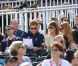 Les princesses Eugenie et Beatrice d'York avec le prince Harry le 30 juillet 2012 à Greenwich Park pour l'épreuve de cross dans laquelle était engagée Zara Phillips.