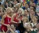 Les princes William et Harry assistaient ensemble à la finale du concours général par équipes de gymnastique, le 30 juillet 2012 lors des Jeux olympiques de Londres. Les frères ont explosé de joie lorsque l'équipe du Royaume-Uni a décroché la médaille de bronze.