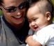 Angelina Jolie et son petit Maddox en 2002