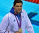 Florent Manaudou devient champion olympique du 50m nage libre sous les yeux de sa soeur Laure, en larmes, le 3 août 2012 à Londres