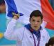 Florent Manaudou devient champion olympique du 50m nage libre sous les yeux de sa soeur Laure, en larmes, le 3 août 2012 à Londres