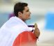 Florent Manaudou devient champion olympique du 50m nage libre sous les yeux de sa soeur Laure, en larmes, le 3 août 2012 à Londres