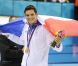 Florent Manaudou devient champion olympique du 50m nage libre sous les yeux de sa soeur Laure, en larmes, le 3 août 2012 à Londres
