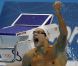 Florent Manaudou devient champion olympique du 50m nage libre sous les yeux de sa soeur Laure, en larmes, le 3 août 2012 à Londres