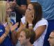 Florent Manaudou devient champion olympique du 50m nage libre sous les yeux de sa soeur Laure, en larmes, le 3 août 2012 à Londres