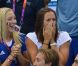 Florent Manaudou devient champion olympique du 50m nage libre sous les yeux de sa soeur Laure, en larmes, le 3 août 2012 à Londres