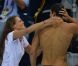 Laure Manaudou ne peut s'empêcher de se jeter dans les bras de son frère Florent pour le féliciter suite à son triomphe sur le 50m nage libre lors des Jeux olympiques de Londres le 3 août 2012