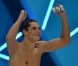 Florent Manaudou devient champion olympique du 50m nage libre sous les yeux de sa soeur Laure, en larmes, le 3 août 2012 à Londres