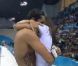 Florent Manaudou et sa soeur Laure tendement enlacés après la victoire du premier en finale du 50m nage libre lors des Jeux olympiques de Londres le 3 août 2012