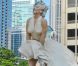 La statue de Marilyn Monroe à Chicago. Elle est tirée de la scène mémorable de  Sept ans de réflexion  (1955).
