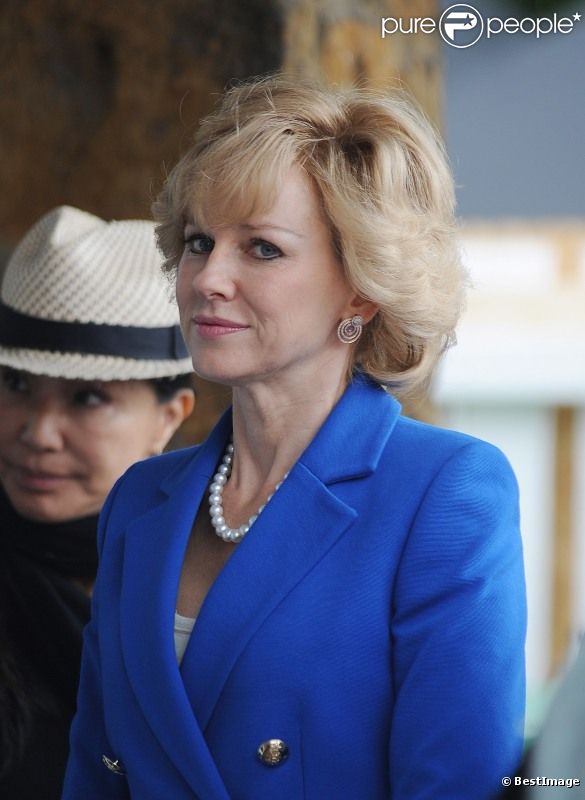 Naomi Watts, lors du tournage du biopic Diana, le 7 août 2012, à Hemel Hempstead dans le Hertfordshire
