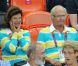  Le roi Carl XVI Gustaf de Suède et la reine Silvia, vêtus du polo de la délégation olympique suédoise, ont savouré mercredi 8 août 2012 la qualification de leurs handballeurs pour les demi-finales des JO de Londres, aux dépens du Danemark (24-22). Le couple royal, à la fin du match, n'a pas manqué de saluer les royaux danois, déçus. 